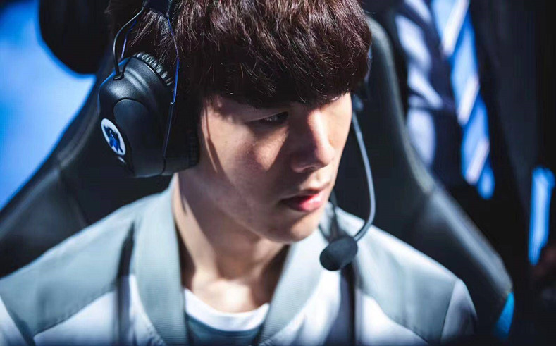 公开场合的 公开场合的